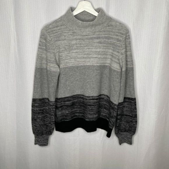 Bloomingdale's Sweaters - C by Bloomingdales Gray Block‎ Cashmere Turtleneck Sweater